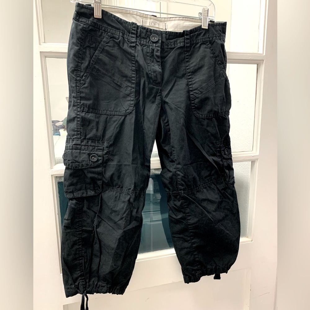 Ann Taylor Loft cargo capris. Black. Size 4. Women’s